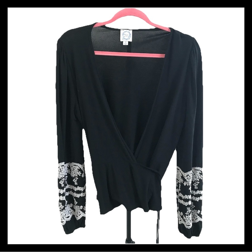 Blue Rain Wrap Top Embroidered Long Sleeves Womens Size Small Black Made USA - Picture 6 of 6